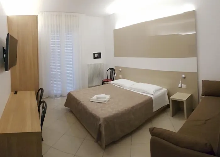 מלון דירות Perla 4*